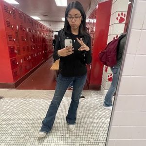 Meet your Posher, Mireya